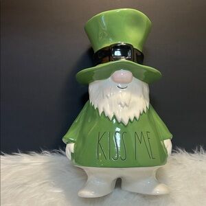 Rae Dunn Gnome with Tall Hat 🍀KISS ME🍀text. Super cute!
